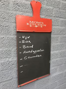 Krijtbord als snijplank, bestelbord voor in de keuken, keukendecoratie